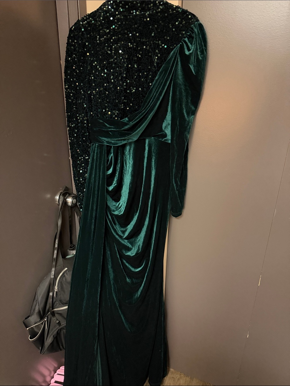 Women's Long Sleeve Emerald Green Velvet Evening Gown with Sequin Bodice NEw